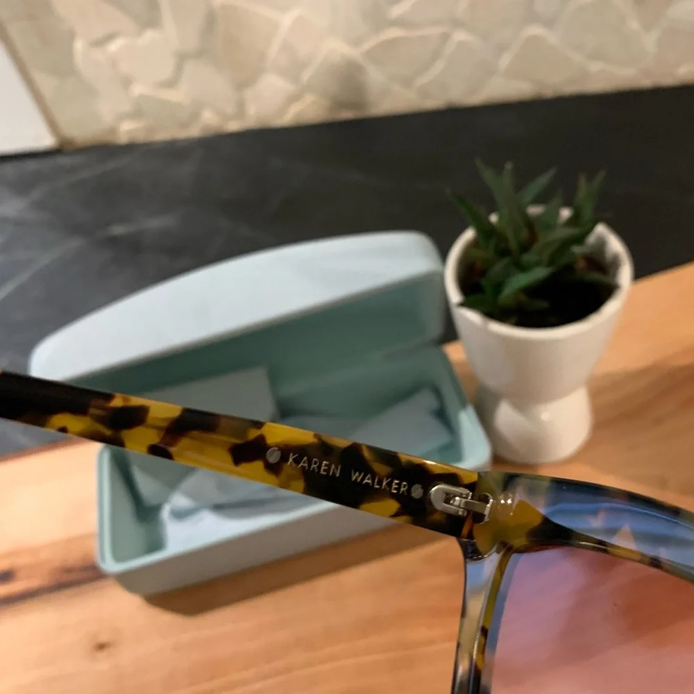 KAREN WALKER | Banks Tortoiseshell Sunglasses and Case - Picture 5 of 12